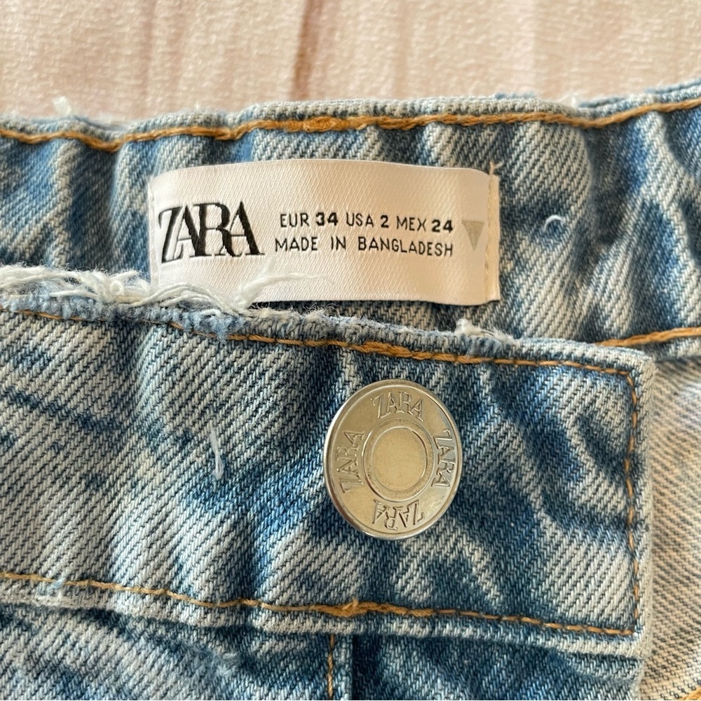 Zara Straight Leg Jeans Women’s 2 Blue Light Wash Button Fly Distressed Fringed - Picture 13 of 16